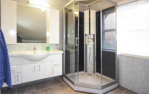 Hatlestrand House | Cozy Home In Hatlestrand With Sauna