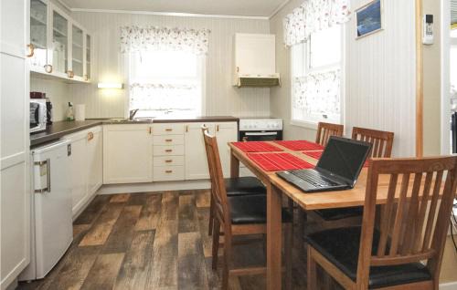 Hatlestrand House | Cozy Home In Hatlestrand With Sauna