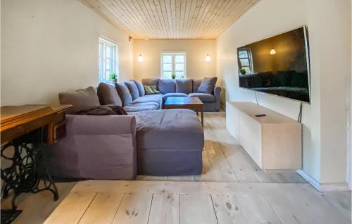 Hishult House | Cozy Home In Hishult With Kitchen