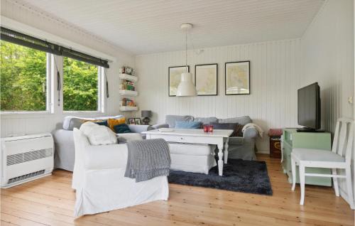Kulhuse House | Cozy Home In Jægerspris With Kitchen