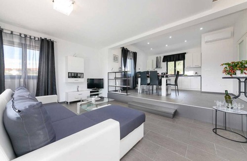 Kastelir House | Cozy home in Kastelir-Labinci