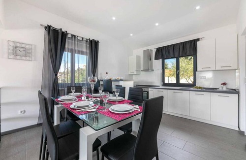 Kastelir House | Cozy home in Kastelir-Labinci