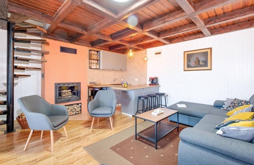 Kapela House | Cozy home in Kapela with WiFi