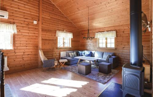 Rullan House | Cozy Home In Långserud With Jacuzzi