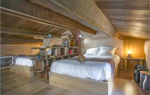 Les Fosses House | Cozy Home In Les Fosses With Kitchen