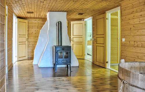 Filipstad Municipality House | Cozy Home In Lesjöfors With Kitchen