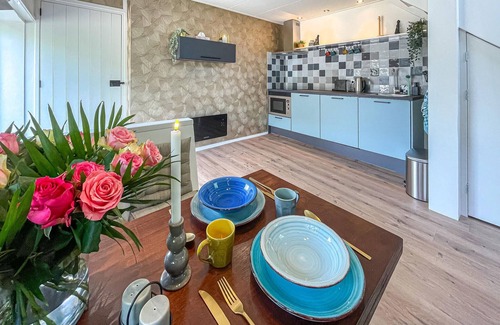 Krakeel House | Cozy home in Noordscheschut with WiFi