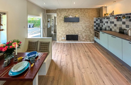 Krakeel House | Cozy home in Noordscheschut with WiFi