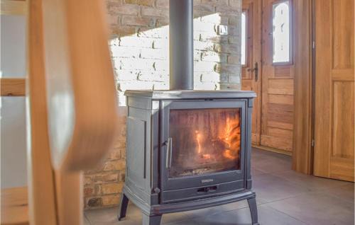 Nowe Warpno House | Cozy Home In Nowe Warpno With Lake View