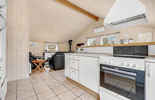 Jegum House | Cozy home in Oksbøl with kitchen