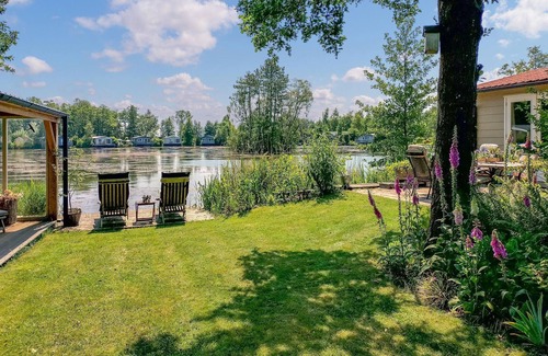 Oosterwolde House | Cozy home in Oosterwolde with house sea view