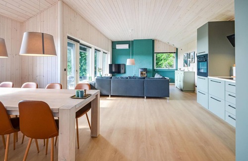 Ronbjerg House | Cozy home in øster assels with WiFi