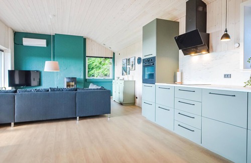 Ronbjerg House | Cozy home in øster assels with WiFi