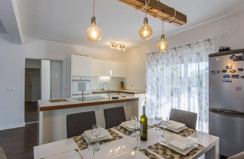 Skabrnja House | Cozy home in Prkos with jacuzzi