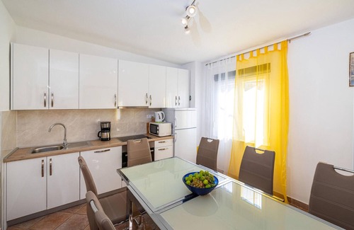 Rovanjska House | Cozy home in Rovanjska with WiFi