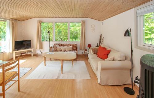 Samsø House | Cozy Home In Samsø With Kitchen