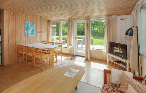 Samsø House | Cozy Home In Samsø With Kitchen