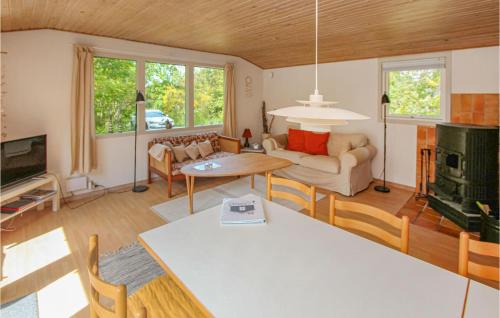 Samsø House | Cozy Home In Samsø With Kitchen