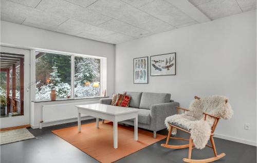 Silkeborg House | Cozy Home In Silkeborg With Kitchen