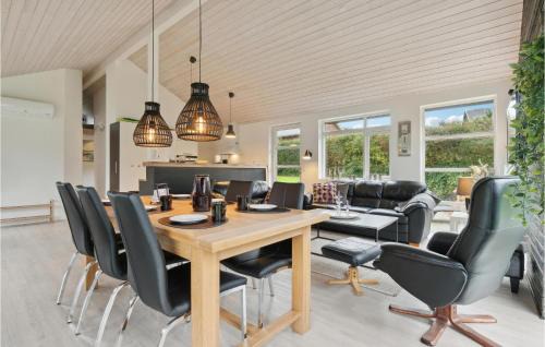 Remmer Strand House | Cozy Home In Struer With Wifi