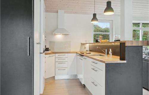 Remmer Strand House | Cozy Home In Struer With Wifi