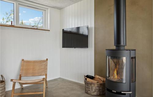Skaven Strand House | Cozy Home In Tarm With Wifi