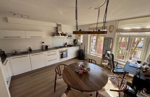 Oude Pijp Apartment | Cozy Home in The Oude Pijp