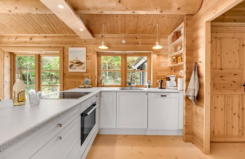 Fjand Badeby House | Cozy home in Ulfborg with kitchen