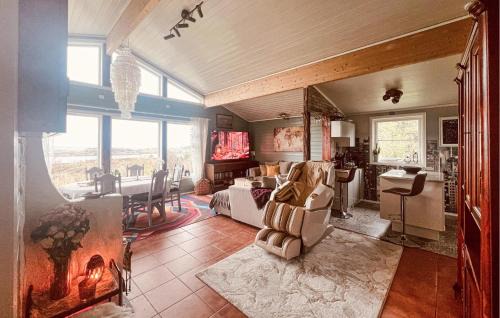 Gjengstoa House | Cozy Home In Vevang With Sauna