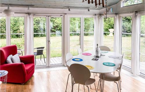 Svarte House | Cozy Home In Ystad With Kitchen