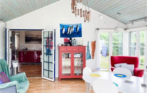 Svarte House | Cozy Home In Ystad With Kitchen