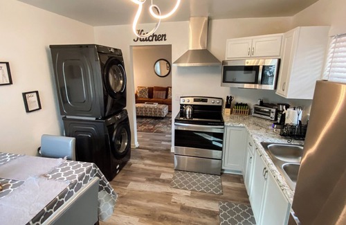 Crestline Heights House | Cozy home minutes away from Airport, Uptown and Downtown