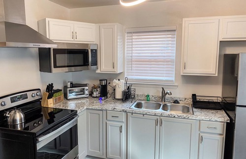 Crestline Heights House | Cozy home minutes away from Airport, Uptown and Downtown