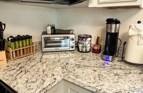 Crestline Heights House | Cozy home minutes away from Airport, Uptown and Downtown