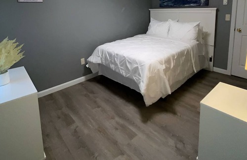 Warwick House | Cozy home minutes away from the beach (pet-friendly)