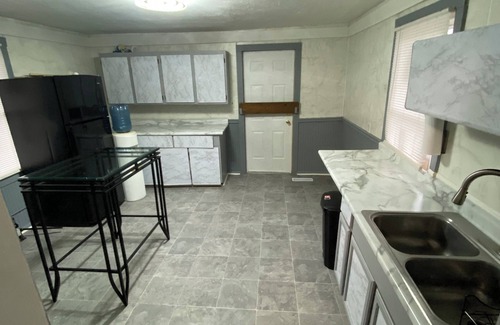 Peoria House | Cozy home N Peoria located close to the hospitals and downtown with AC, WiFi