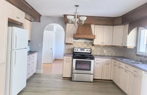 Thorold House | Cozy Home Near Niagara Attractions/Family-Friendly