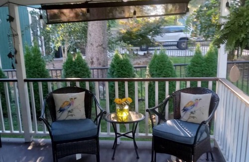 Branford Cottage | Cozy Home near private beach , close to New Haven area colleges Hospitals
