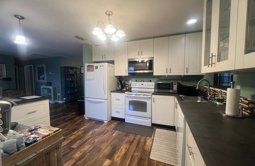 Port Charlotte - Charlotte Harbor House | Cozy home on a fresh water canal 2-bedroom house in with high-speed WiFi