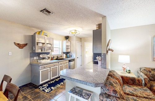 Laguna Vista House | Cozy home on golf course with hot tub spa - minutes to beach