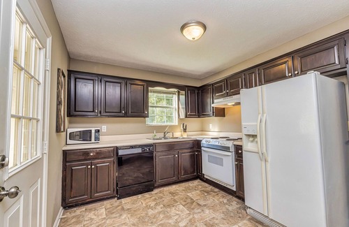 Senoia House | Cozy Home - Walkable to Downtown Senoia