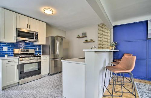 Hiawatha House | Cozy Home WiFi, Parking, 5 Mi to Dtwn Mpls!