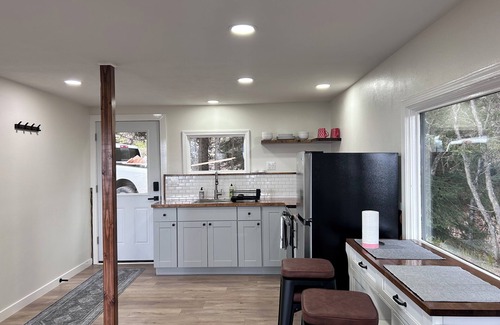Homer Cabin | Cozy home with a view, newly remodeled.
