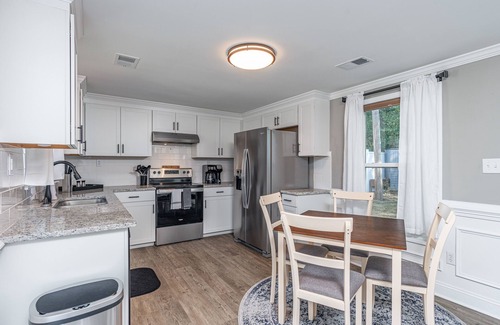 West Columbia House | Cozy home with firepit-minutes from downtown and the University of SC!