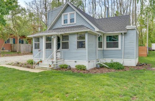 Twin Lakes House | Cozy Home with Fire Pit 2 Blocks to Lake Mary!