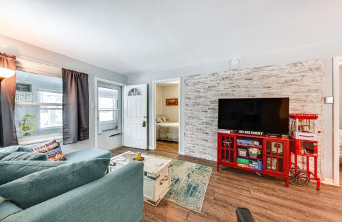 Twin Lakes House | Cozy Home with Fire Pit 2 Blocks to Lake Mary!