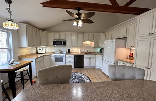 Saint George House | Cozy home with game room & walking distance to Clark Island Beach
