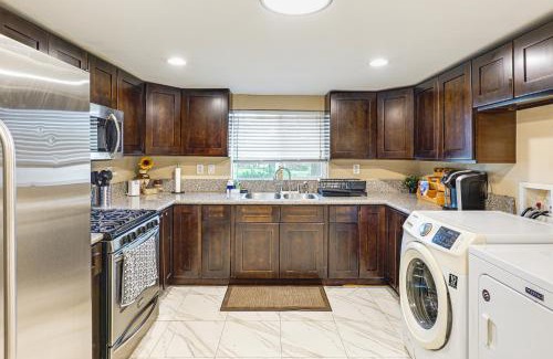 Carlsbad House | Cozy Home with Patio 24 Miles to Carlsbad Caverns NP