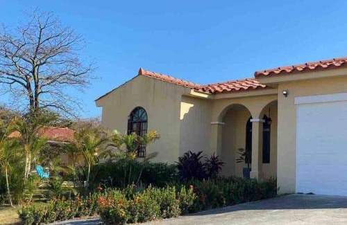 El Palmar House | Cozy Home with pool near Beach in gated comunity
