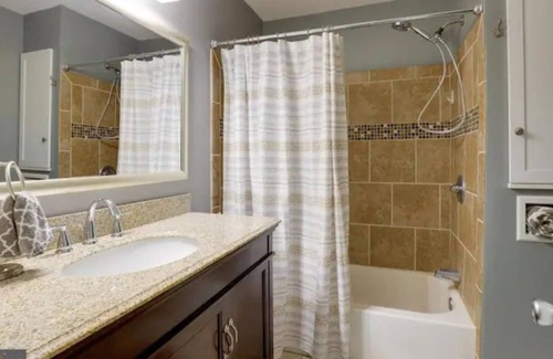 South Gate House | Cozy Home with Relaxing Views - 10 mins. to BWI